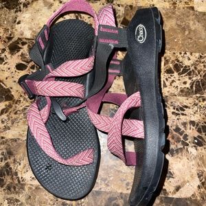 💥Chaco women sandals size 8 color purple great condition💥